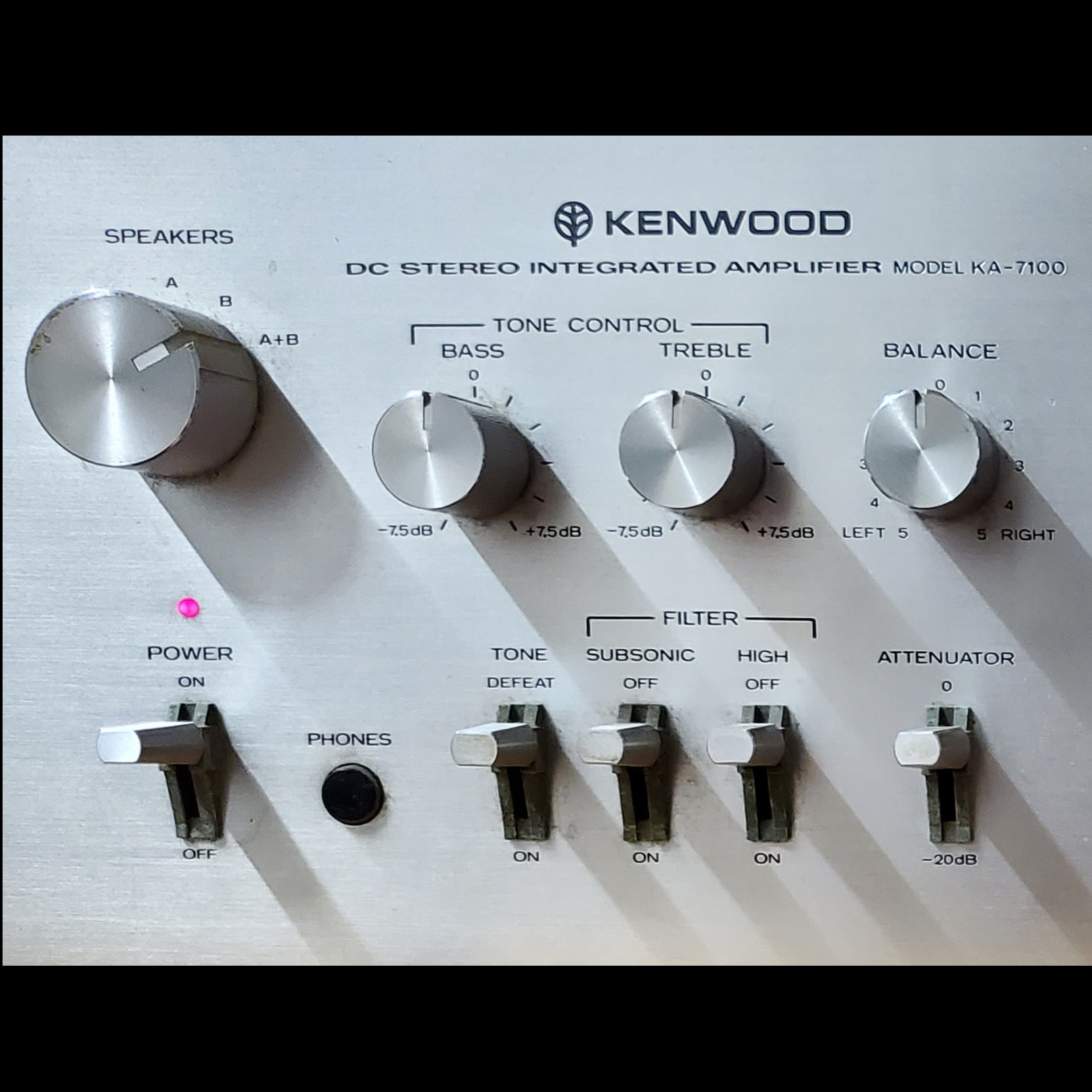 このトグルスイッチの音って何？ (What Is This Toggle Switch Beat?) artwork