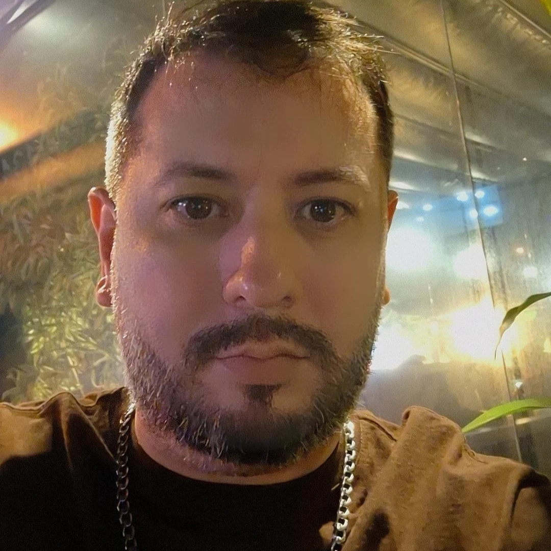 Profile picture for Cássio F. Oliveira