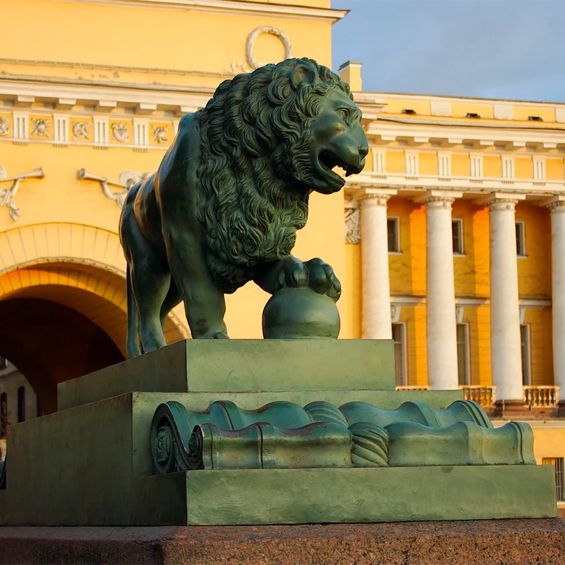 На площади Петровой (In Petrova Square) artwork