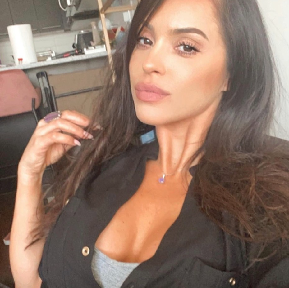 Profile picture for DJ VISUAL - Suno AI Music Generator -