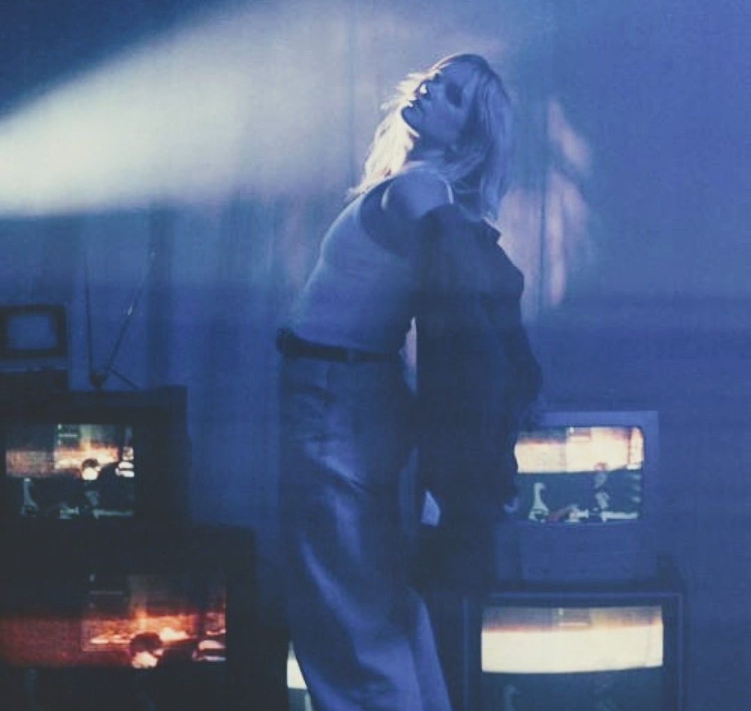 Move artwork