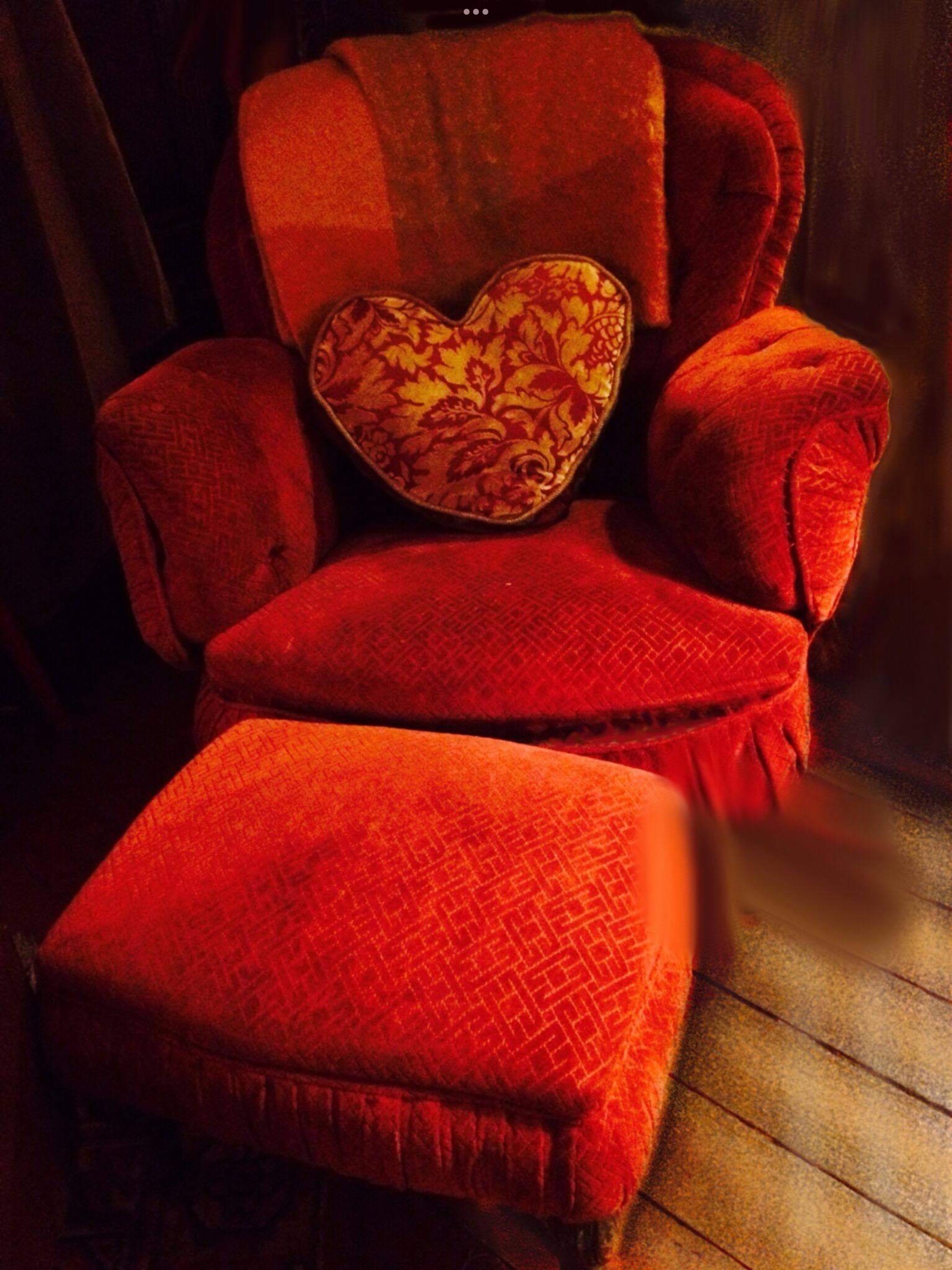 LOVE KNOWS WHAT TO DO artwork