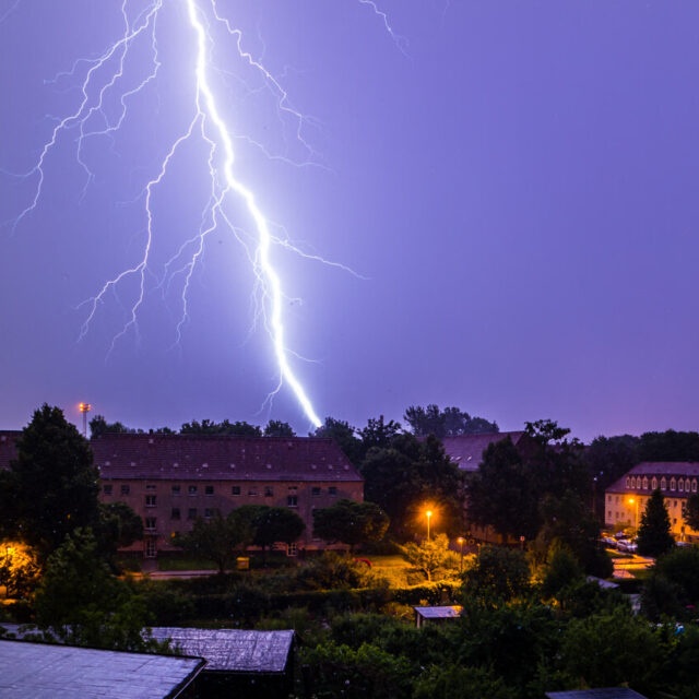 Thunderstruck artwork
