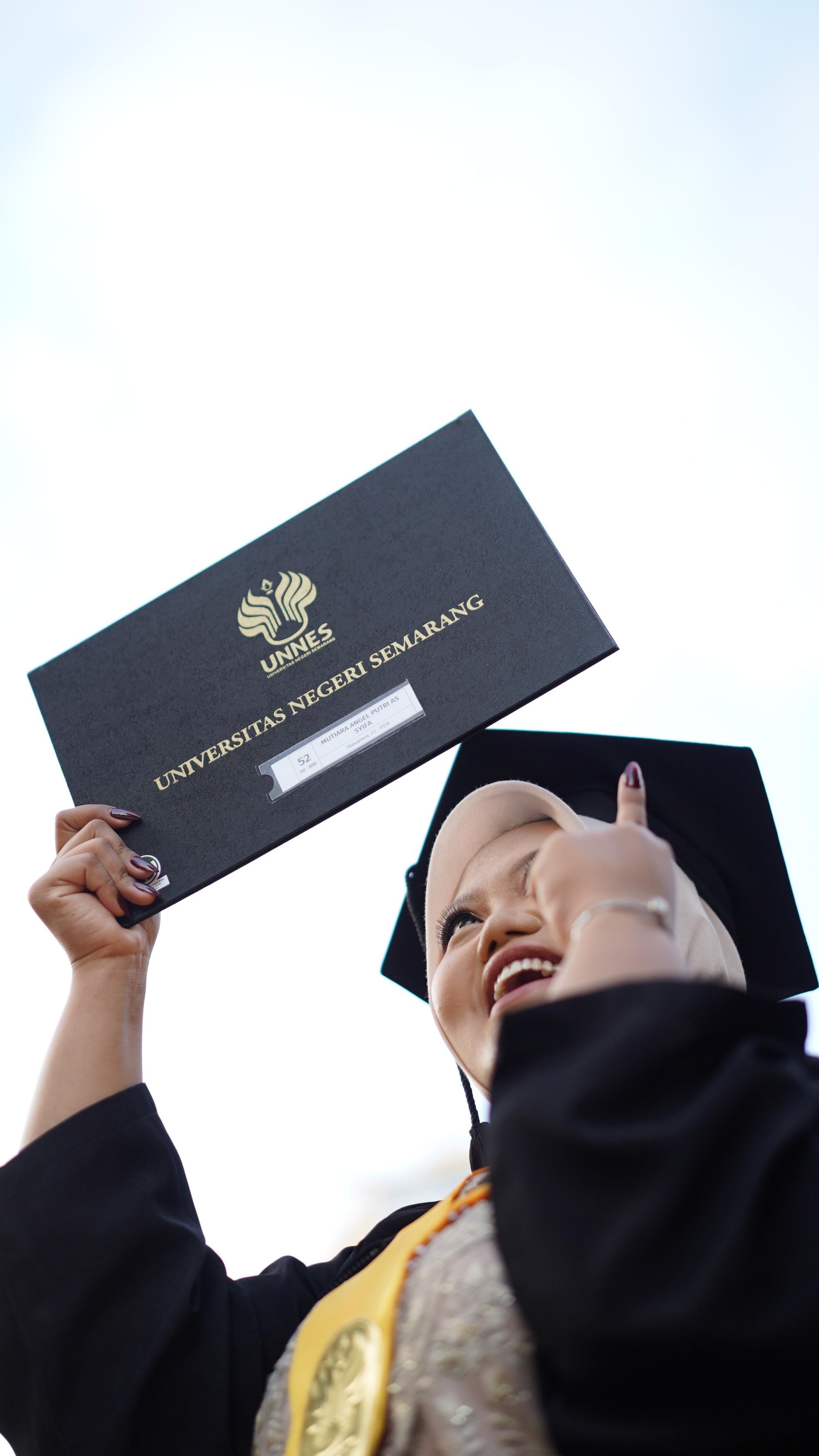 Suno Graduation MUTIARA'S GRADUATION DAY by ratuandayani | Suno