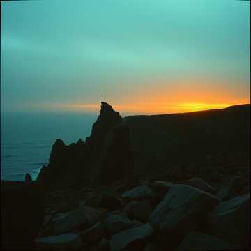 Ти такий,як приречені скелі...