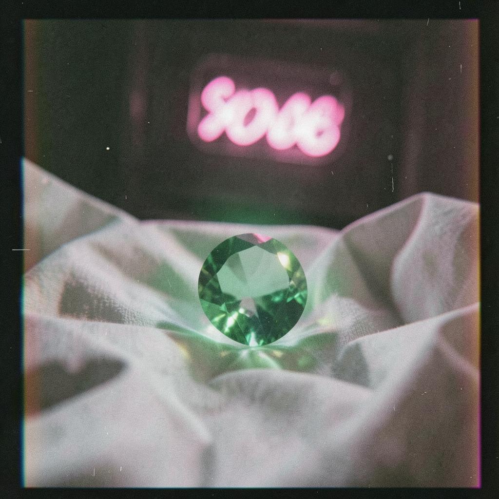 Ojos Verdes Angelical artwork