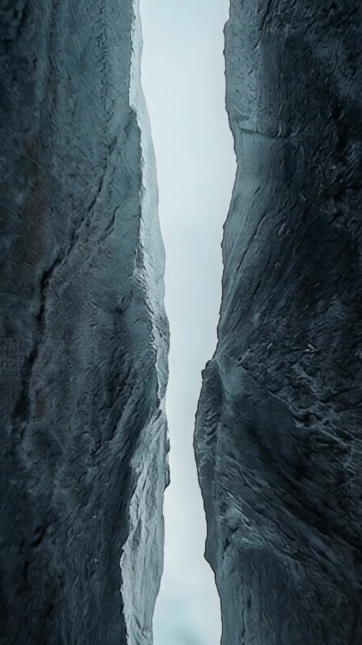 Silent Divide (Low) artwork