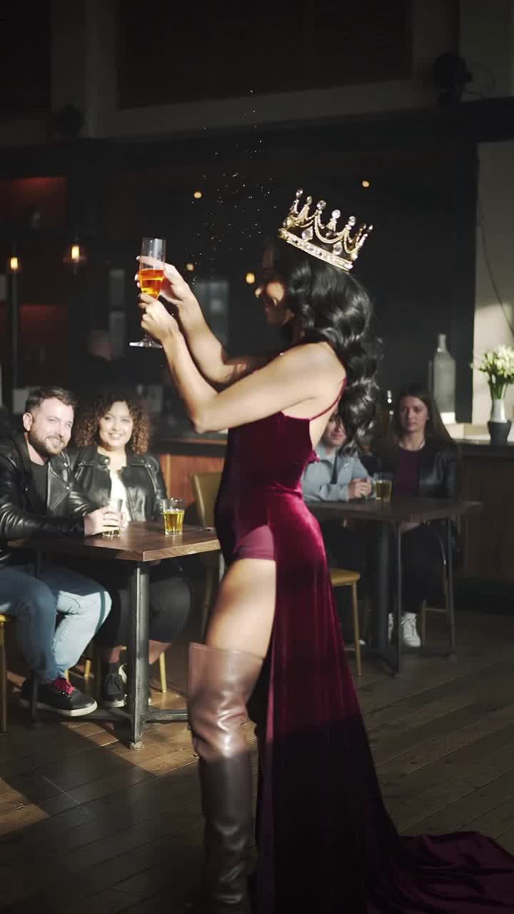 A New Queen in Town artwork